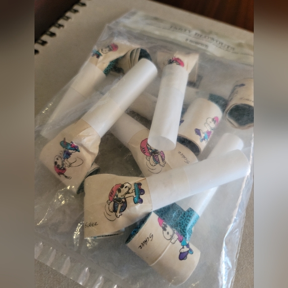 8 Vintage Snoopy Blowouts Hallmark Peanuts Rollerskating Birthday Party SEALED - Picture 5 of 7